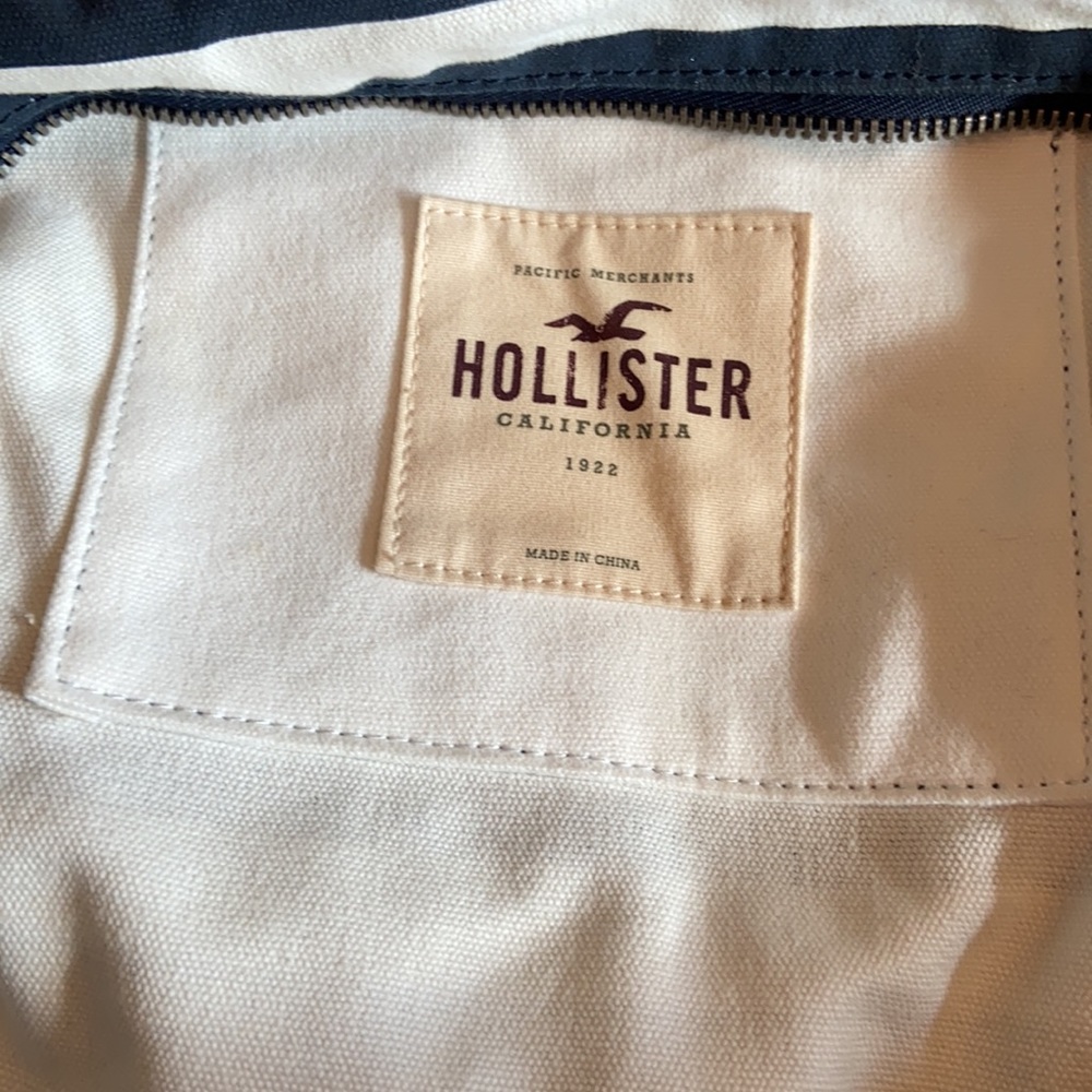 Hollister medium sized duffle bag. approximately 18 inches long and 10 in. high. - Picture 3 of 3
